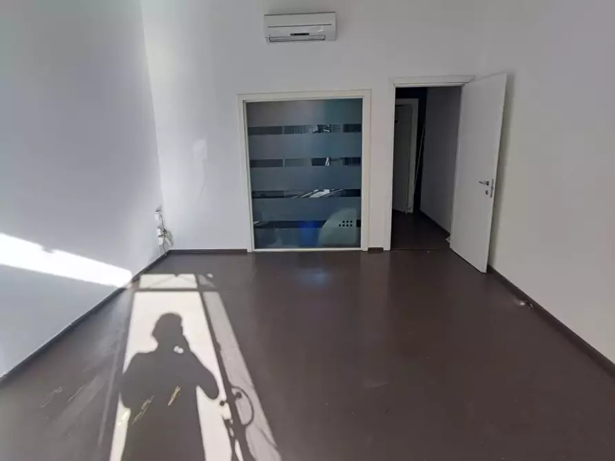 Immagine 7 di Locale commerciale in affitto  a Palaia