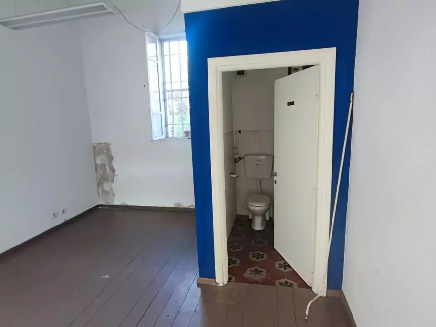 Immagine 10 di Locale commerciale in affitto  a Palaia