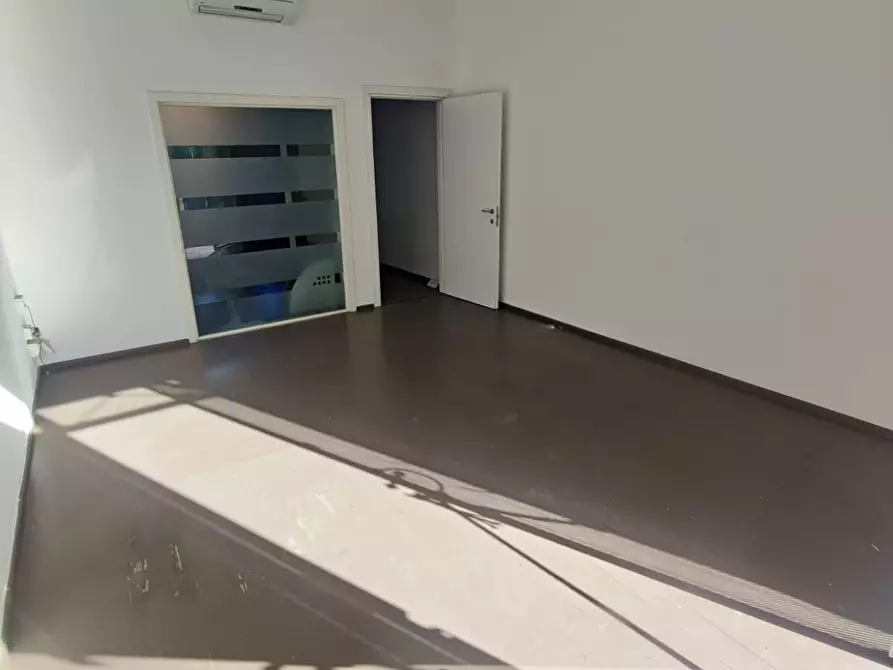 Immagine 6 di Locale commerciale in affitto  a Palaia