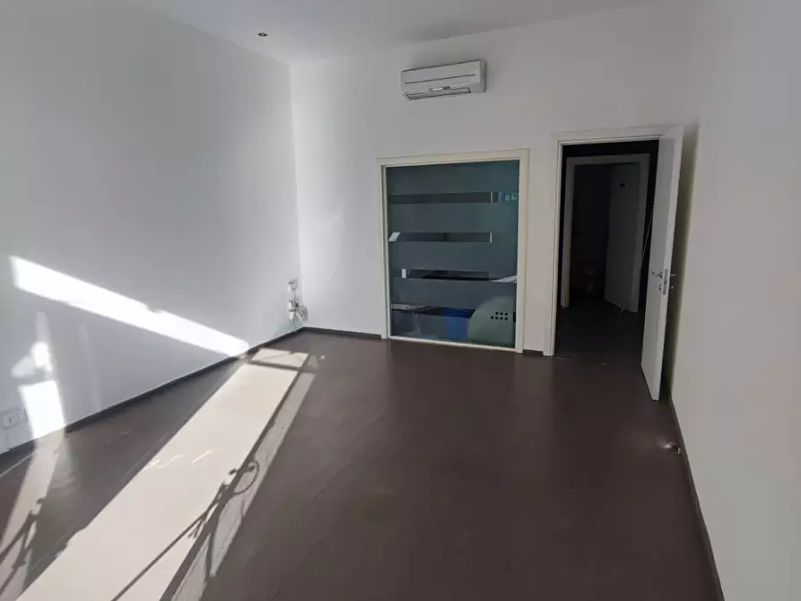 Immagine 8 di Locale commerciale in affitto  a Palaia