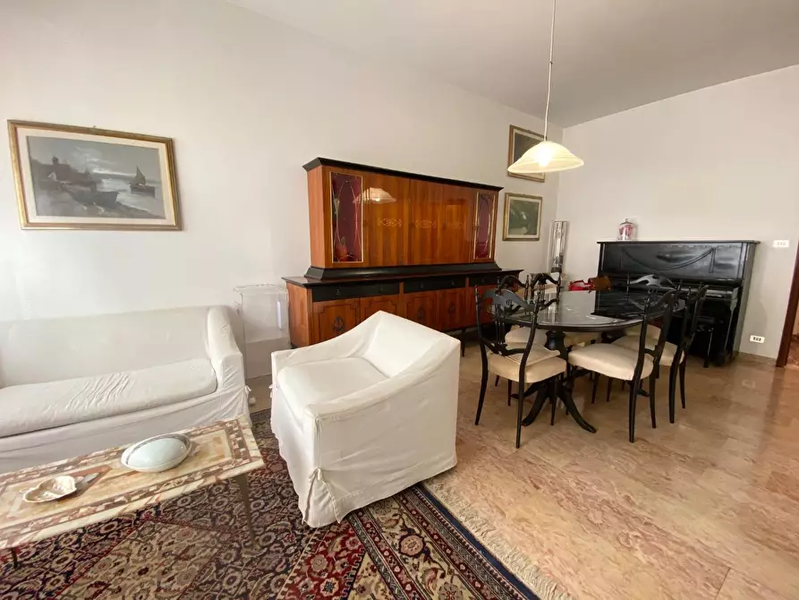 Immagine 1 di Appartamento in vendita  a Massa