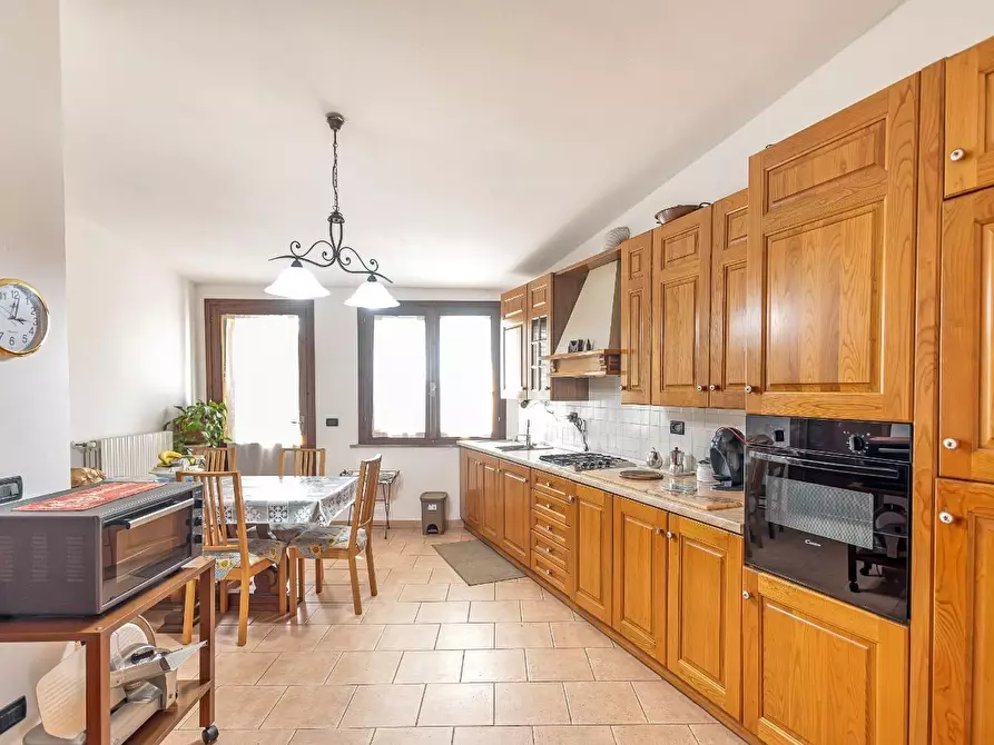 Immagine 6 di Appartamento in vendita  a Santa Maria A Monte