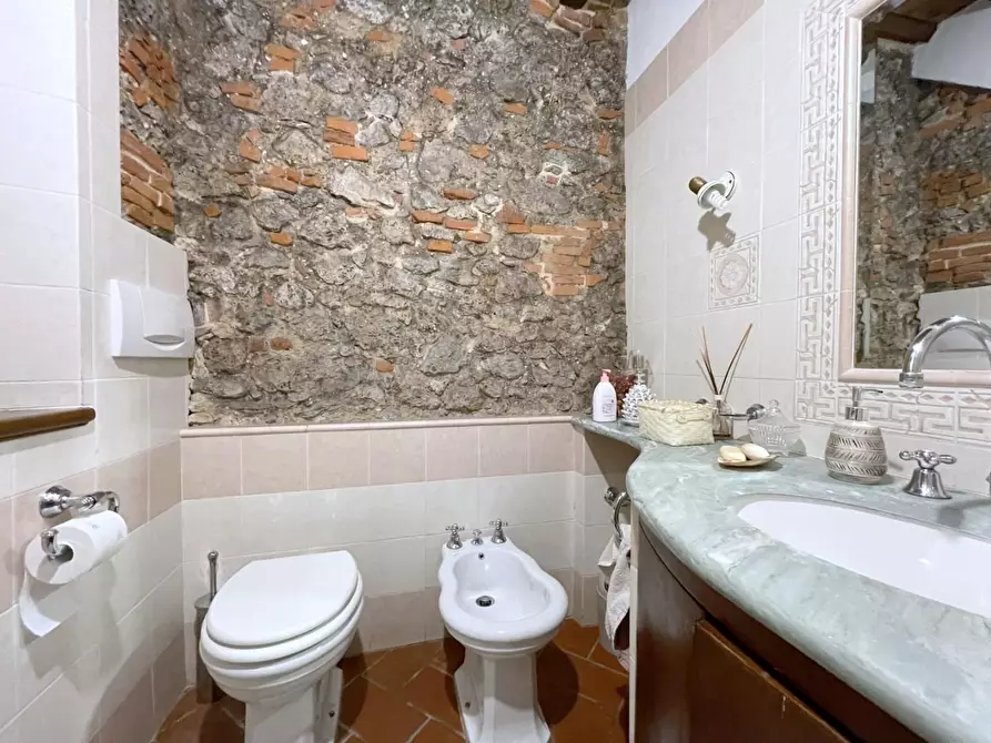 Immagine 29 di Casa indipendente in vendita  a Camaiore