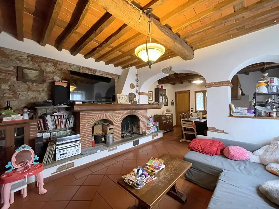 Immagine 1 di Casa indipendente in vendita  a Camaiore