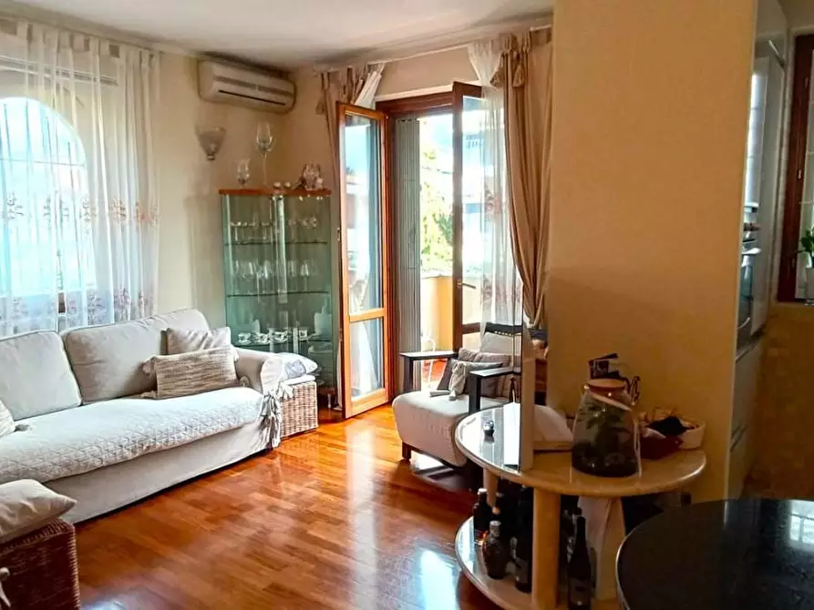 Immagine 3 di Appartamento in vendita  a Massa