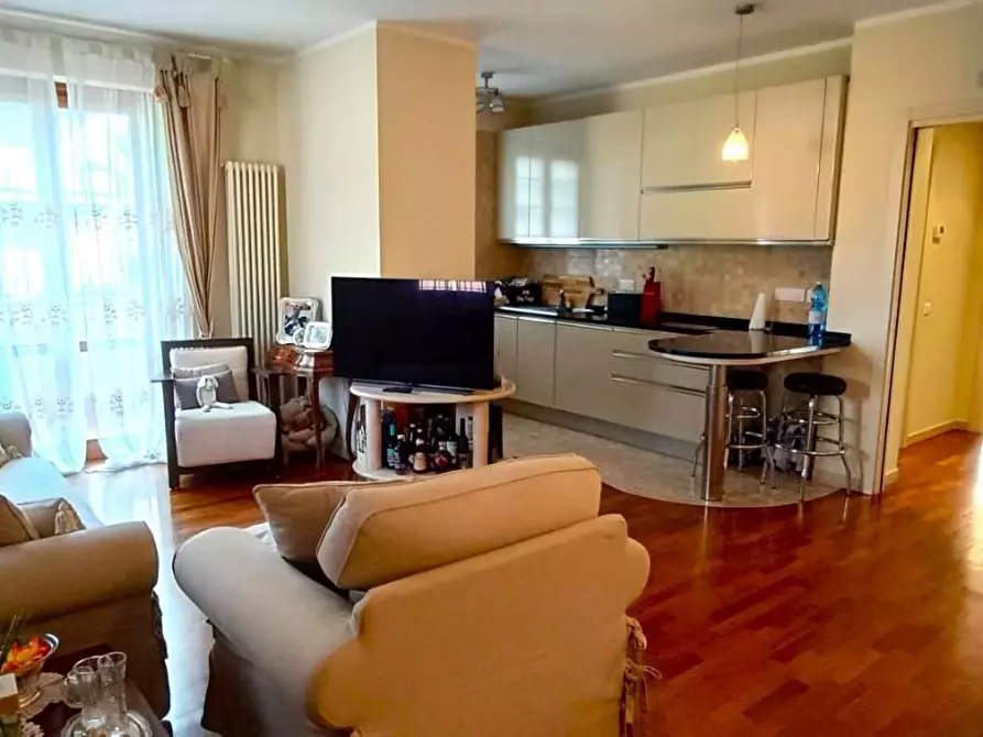 Immagine 4 di Appartamento in vendita  a Massa