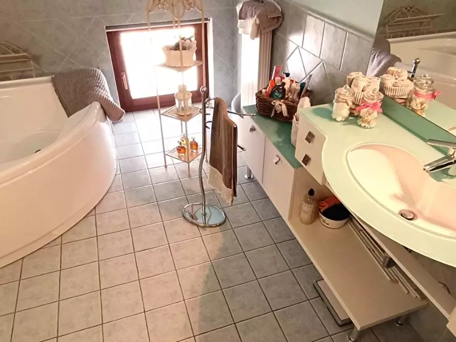 Immagine 31 di Appartamento in vendita  a Massa