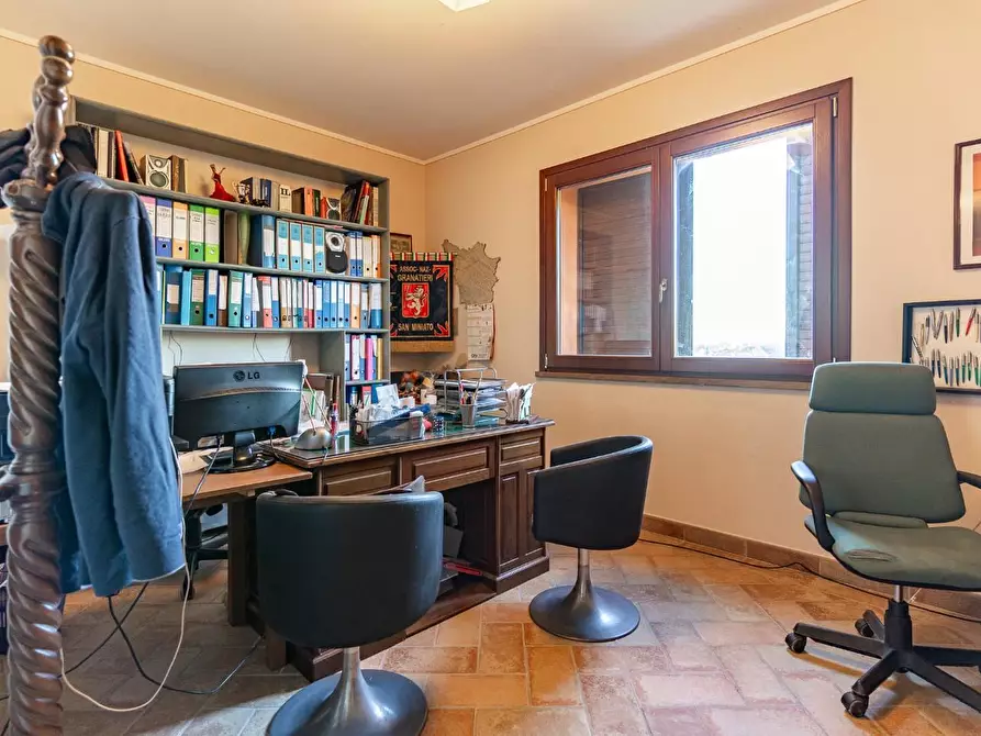 Immagine 11 di Villa in vendita  a San Miniato