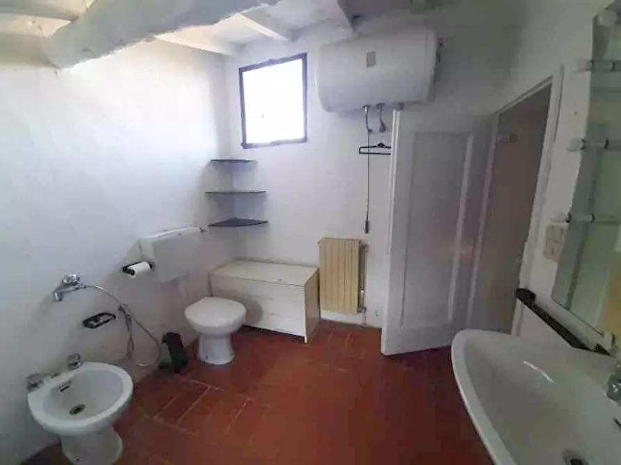 Immagine 38 di Rustico / casale in vendita  a Camaiore