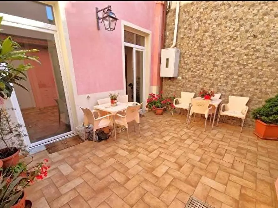 Immagine 31 di Villa in vendita  a Viareggio