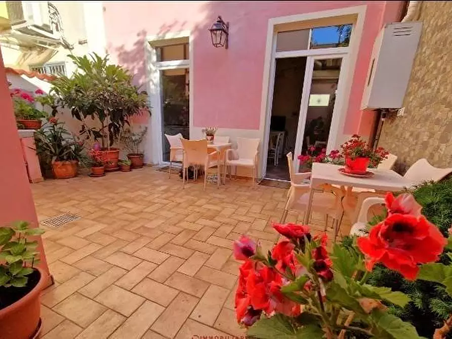 Immagine 21 di Villa in vendita  a Viareggio