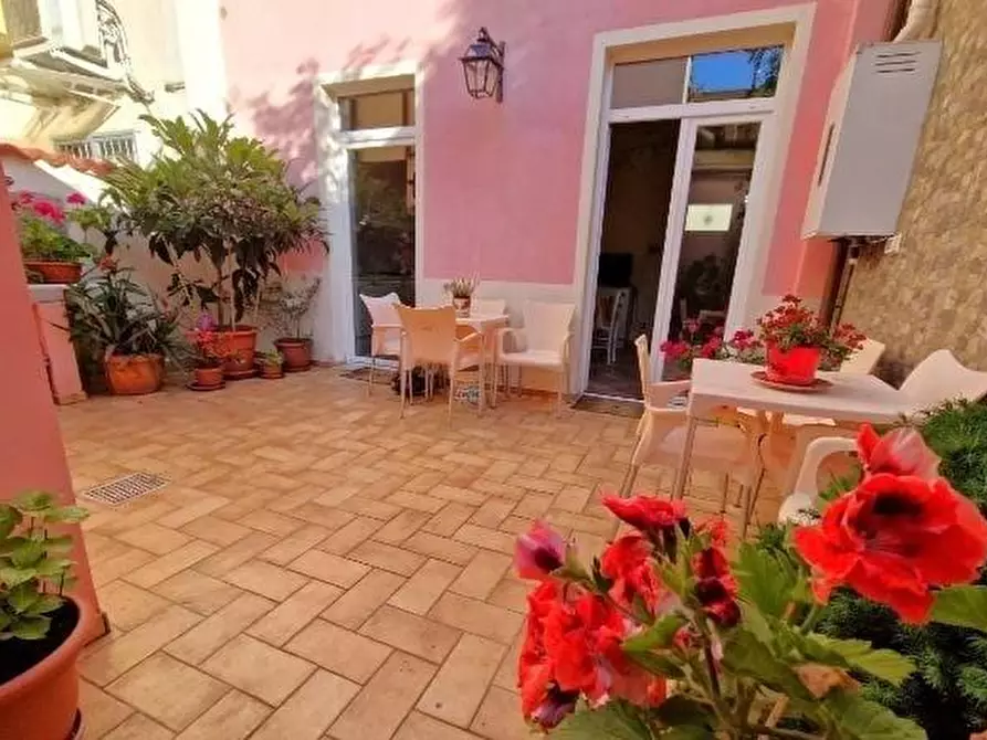 Immagine 34 di Villa in vendita  a Viareggio