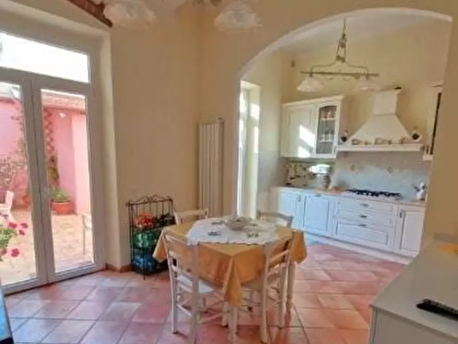 Immagine 20 di Villa in vendita  a Viareggio