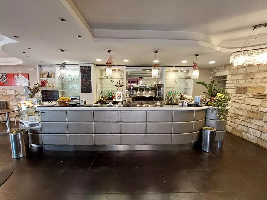 Immagine 1 di Bar / Ristorante in vendita  a Viareggio