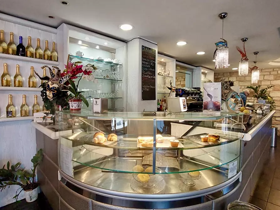 Immagine 22 di Bar / Ristorante in vendita  a Viareggio