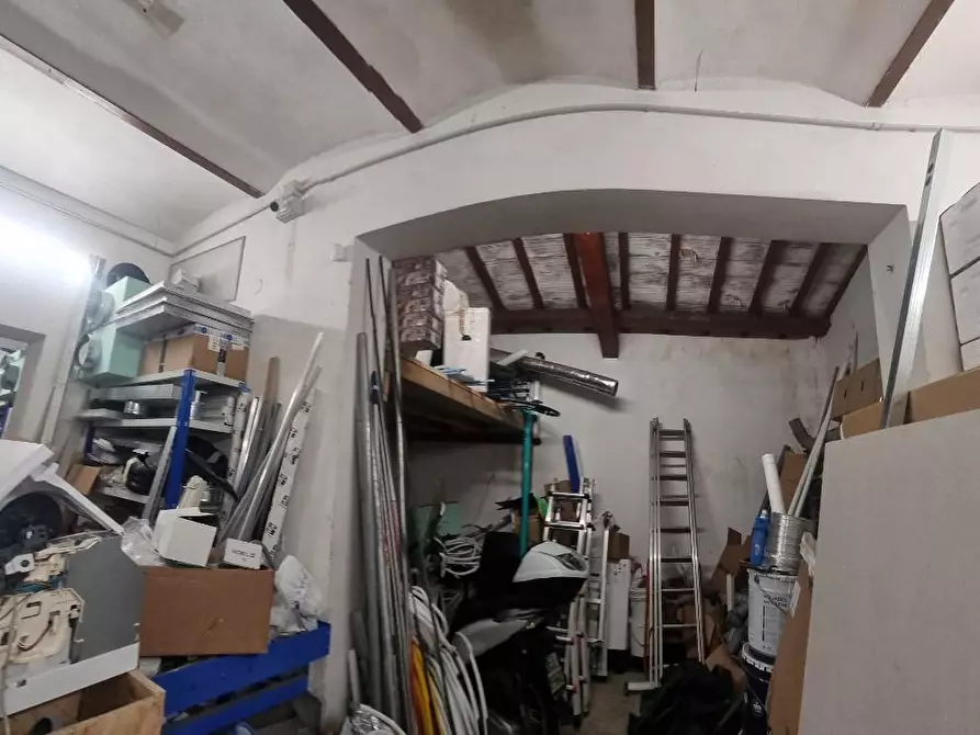 Immagine 10 di Capannone industriale in vendita  a Livorno