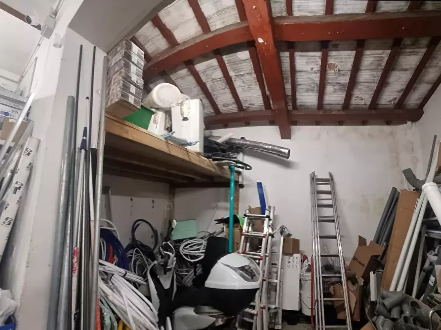 Immagine 14 di Capannone industriale in vendita  a Livorno