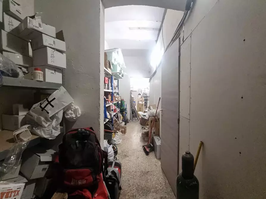 Immagine 21 di Capannone industriale in vendita  a Livorno