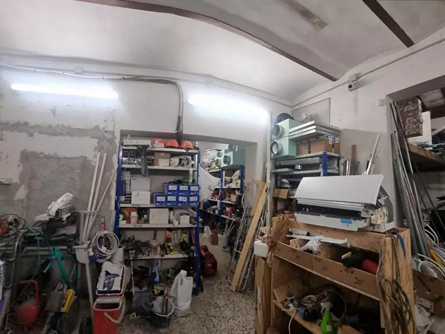 Immagine 9 di Capannone industriale in vendita  a Livorno