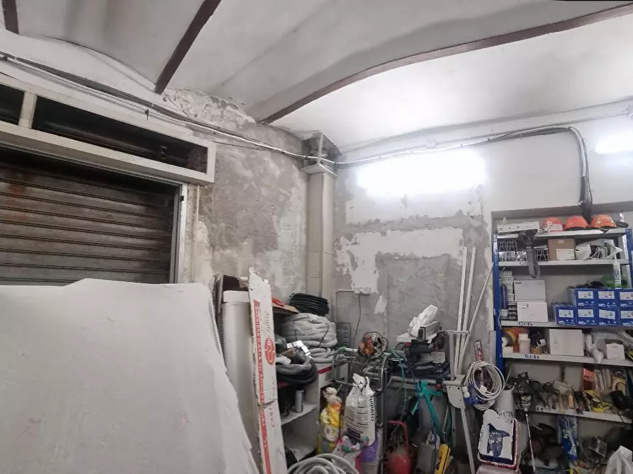 Immagine 8 di Capannone industriale in vendita  a Livorno