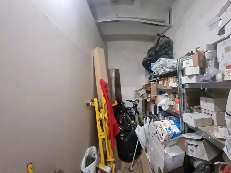 Immagine 19 di Capannone industriale in vendita  a Livorno