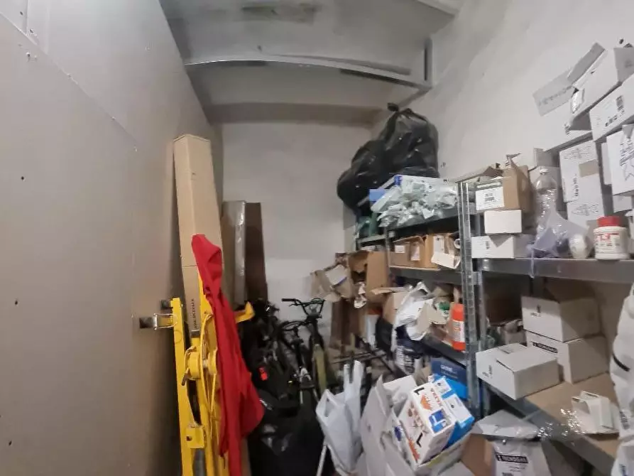 Immagine 20 di Capannone industriale in vendita  a Livorno