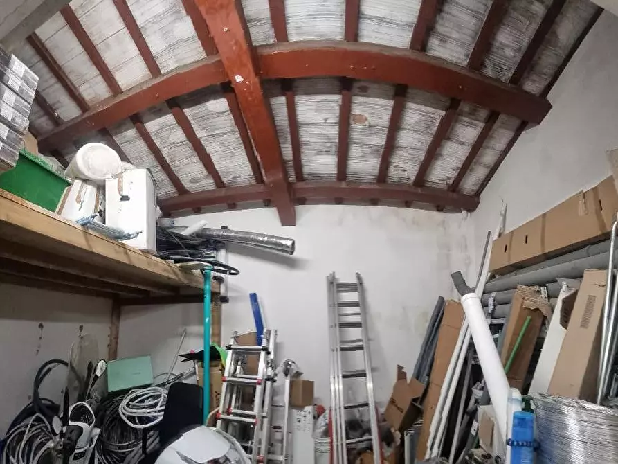 Immagine 15 di Capannone industriale in vendita  a Livorno