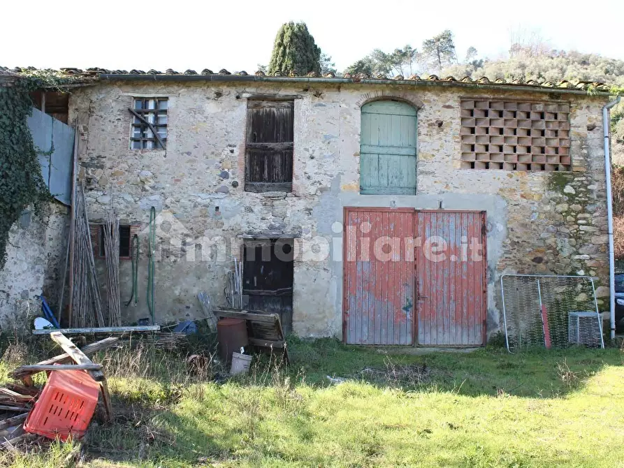 Immagine 1 di Deposito in vendita  a Capannori