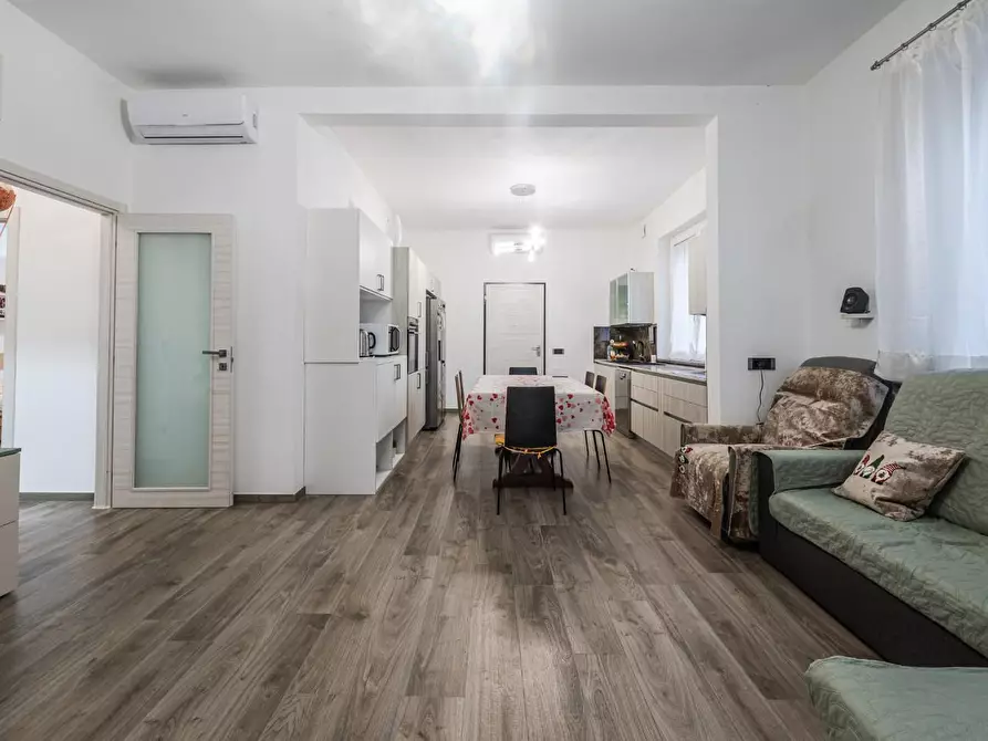 Immagine 1 di Casa indipendente in vendita  a Modena