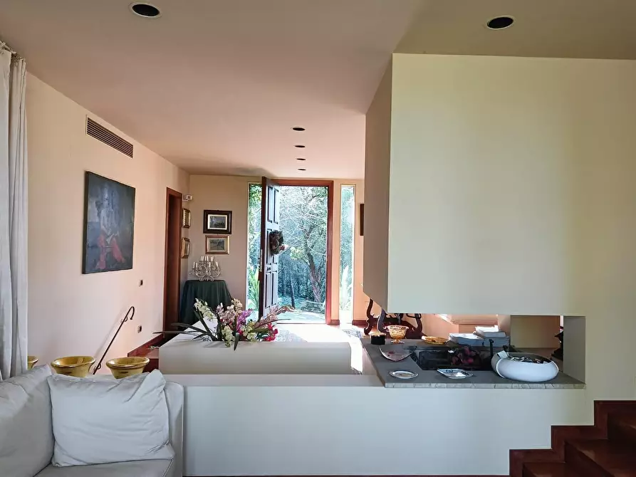 Immagine 12 di Villa in vendita  a Collesalvetti