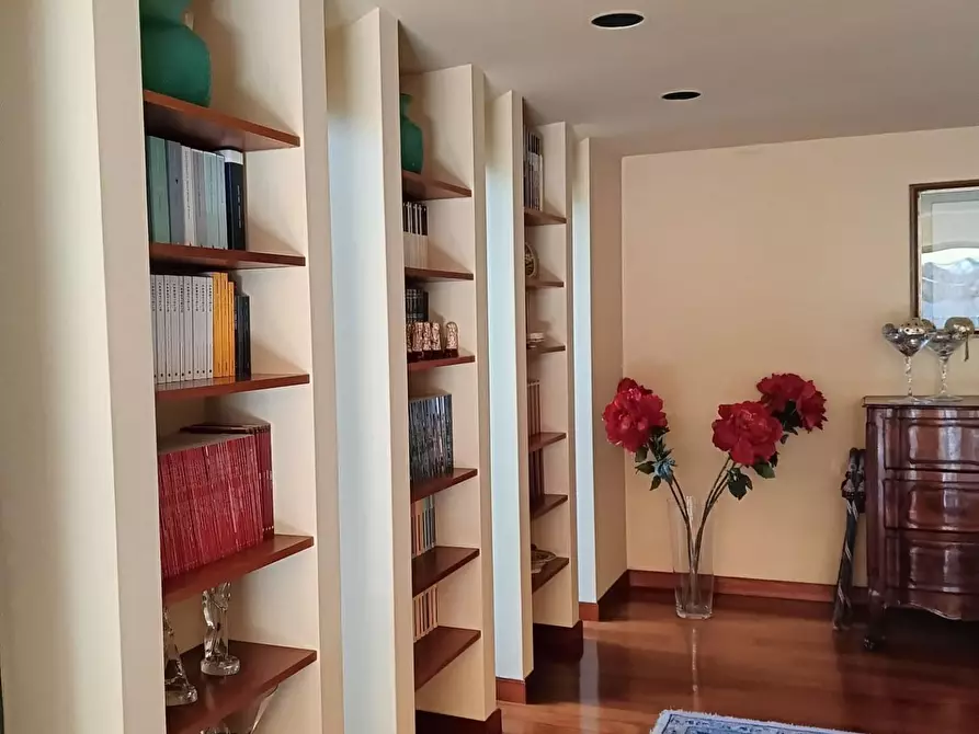 Immagine 4 di Villa in vendita  a Collesalvetti