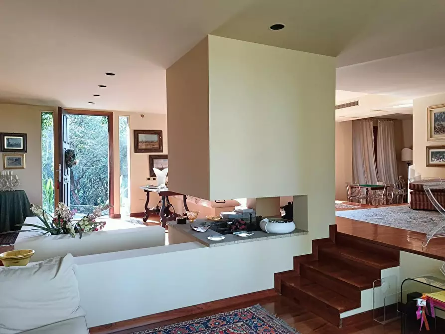 Immagine 9 di Villa in vendita  a Collesalvetti