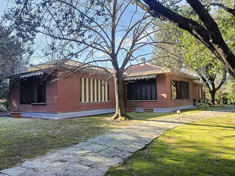 Immagine 2 di Villa in vendita  a Collesalvetti