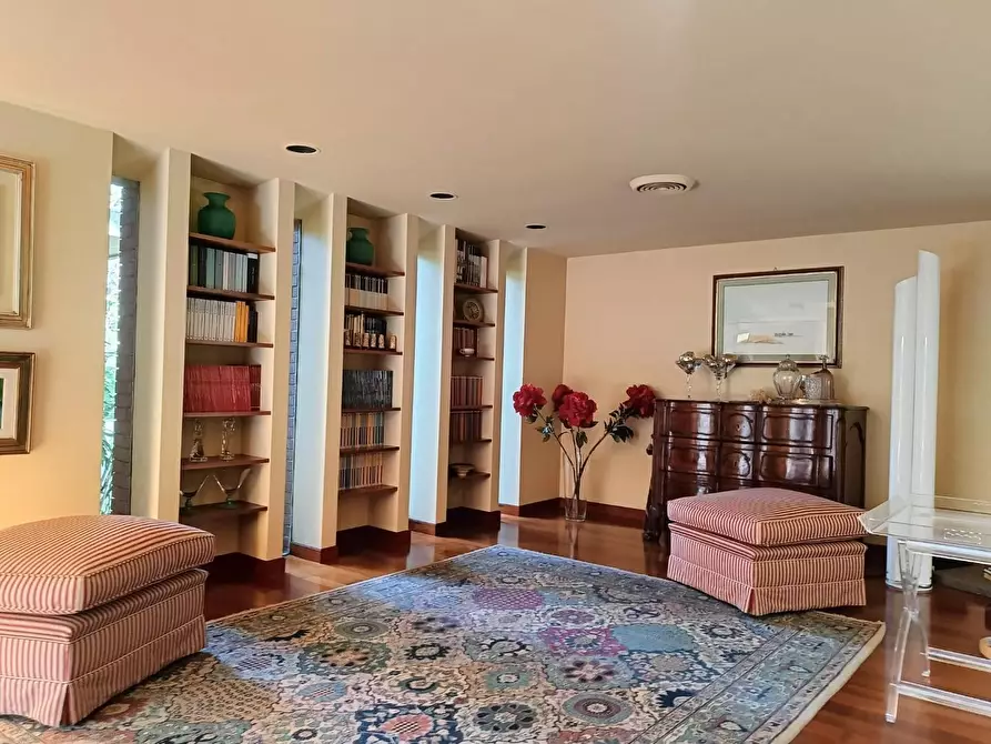 Immagine 22 di Villa in vendita  a Collesalvetti