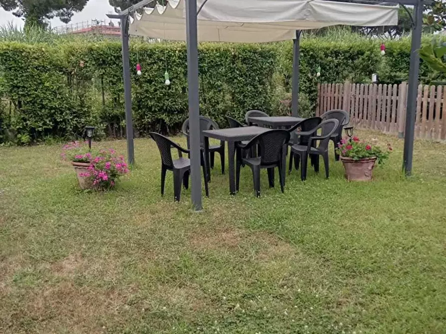 Immagine 67 di Villa in vendita  a Carrara