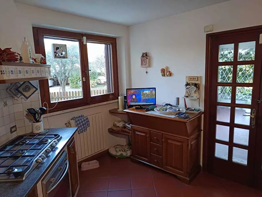 Immagine 55 di Villa in vendita  a Carrara