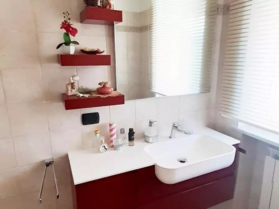 Immagine 6 di Appartamento in vendita  a La Spezia