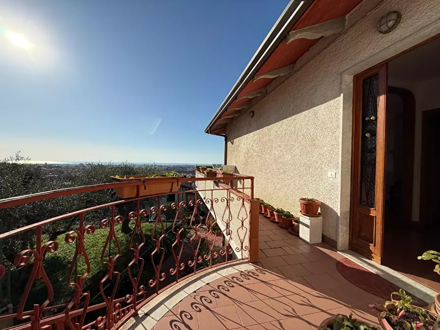 Immagine 2 di Casa bifamiliare in vendita  a Massa