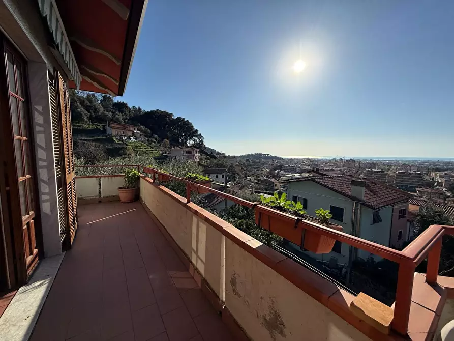 Immagine 9 di Casa bifamiliare in vendita  a Massa