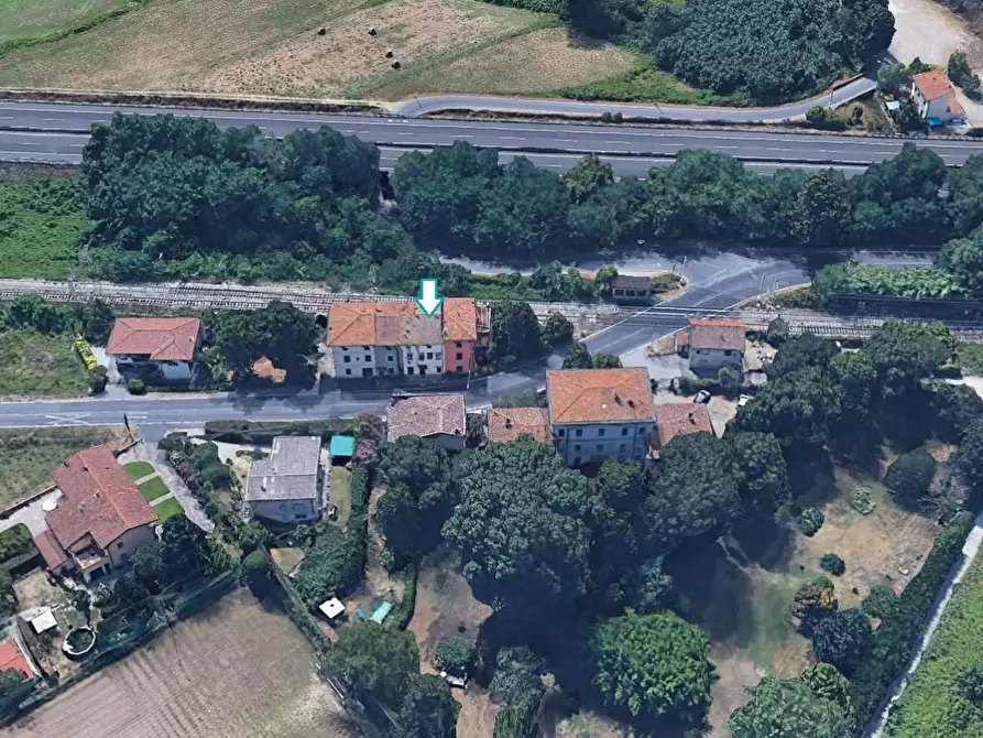 Immagine 3 di Appartamento in vendita  a Lucca