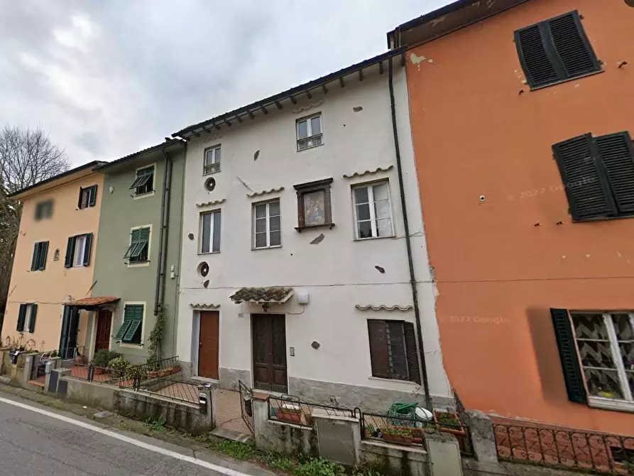 Immagine 2 di Appartamento in vendita  a Lucca