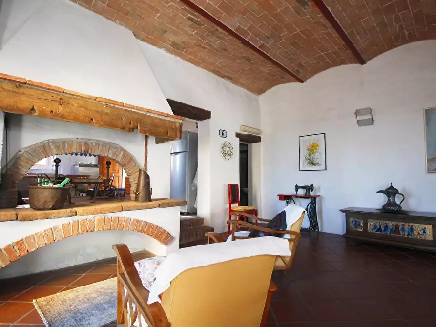 Immagine 15 di Casa colonica in vendita  a Vinci
