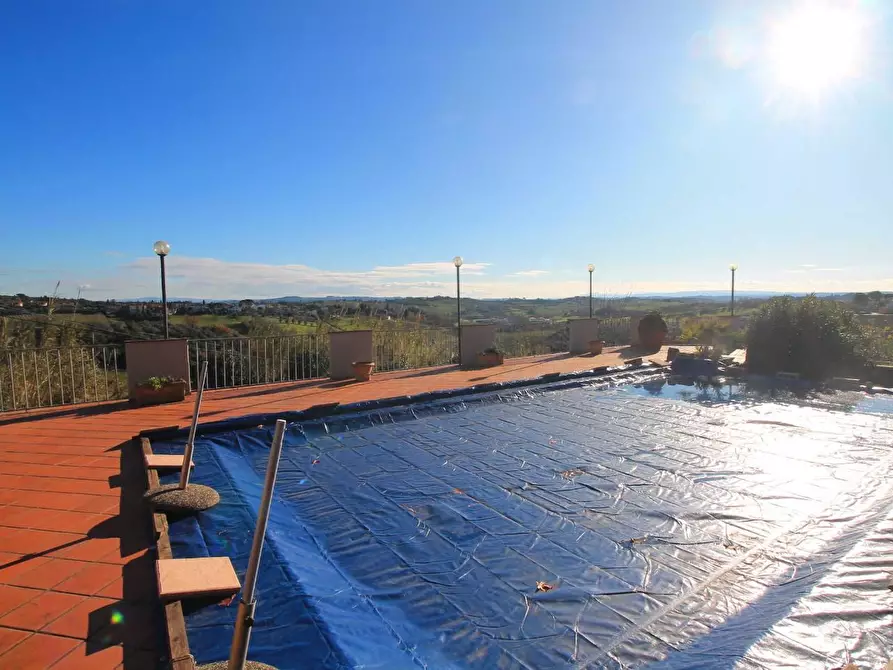 Immagine 40 di Casa colonica in vendita  a Vinci