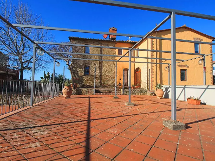 Immagine 47 di Casa colonica in vendita  a Vinci