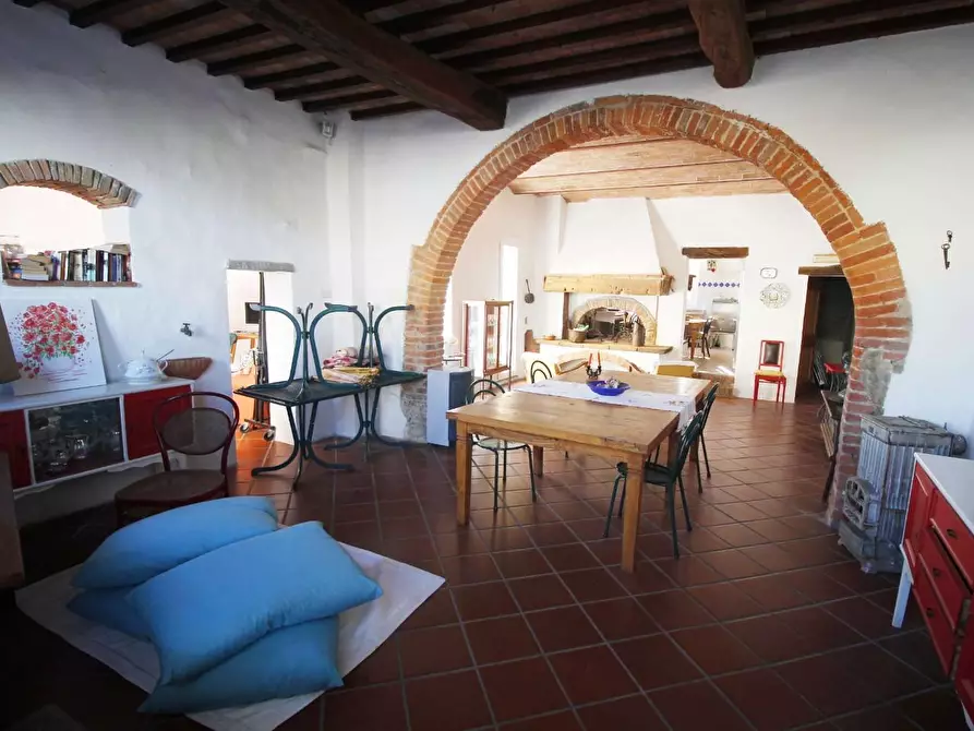Immagine 11 di Casa colonica in vendita  a Vinci