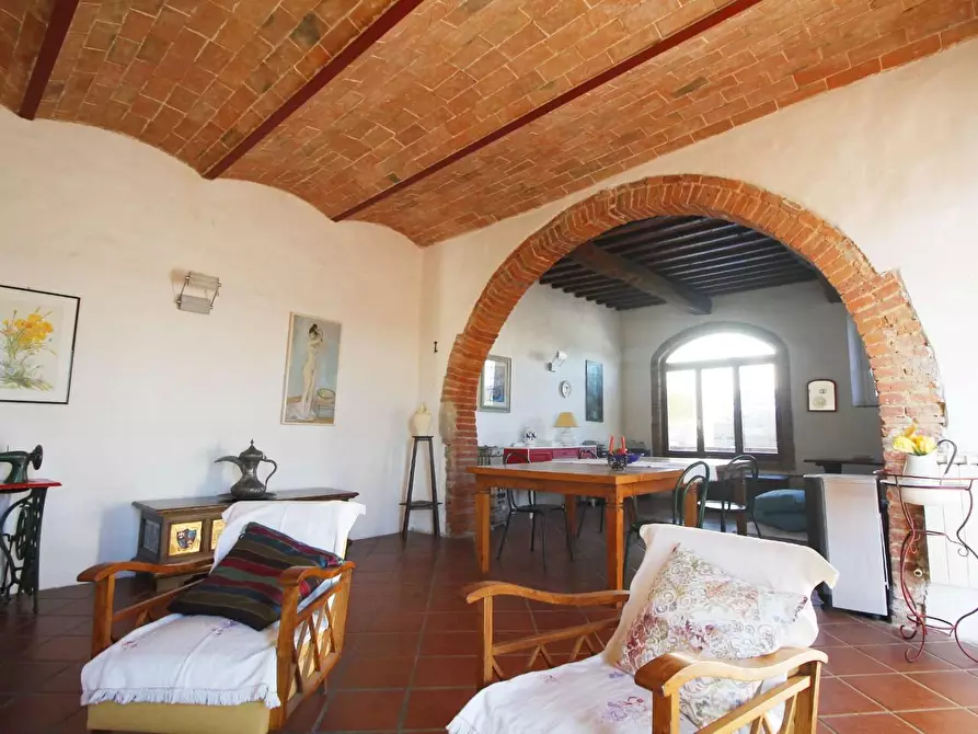 Immagine 22 di Casa colonica in vendita  a Vinci