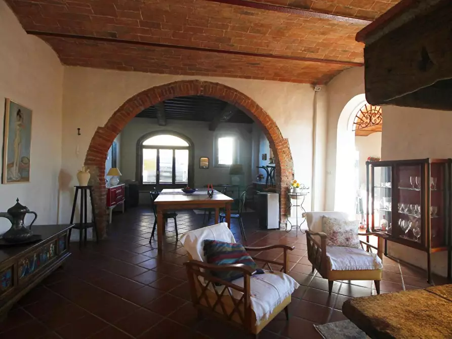 Immagine 10 di Casa colonica in vendita  a Vinci