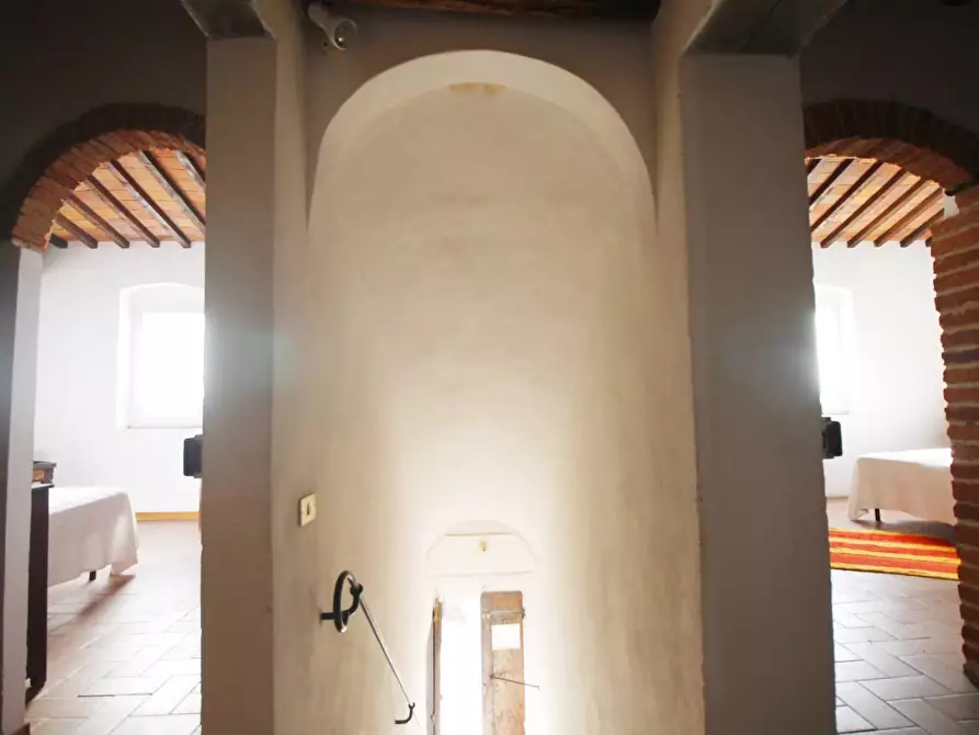 Immagine 35 di Casa colonica in vendita  a Vinci