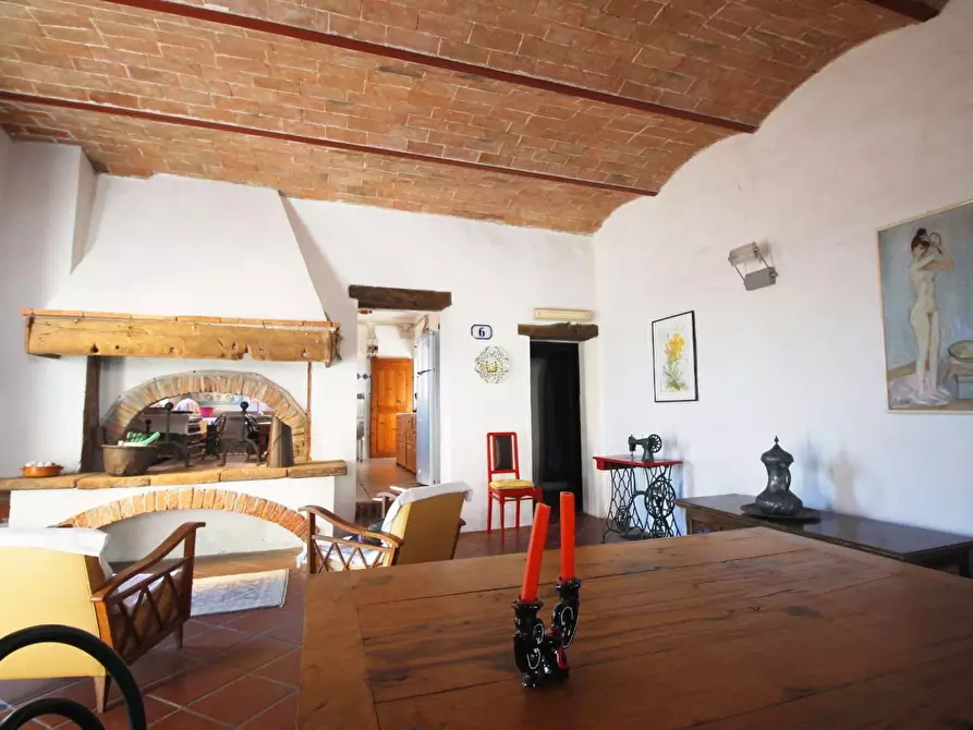 Immagine 23 di Casa colonica in vendita  a Vinci