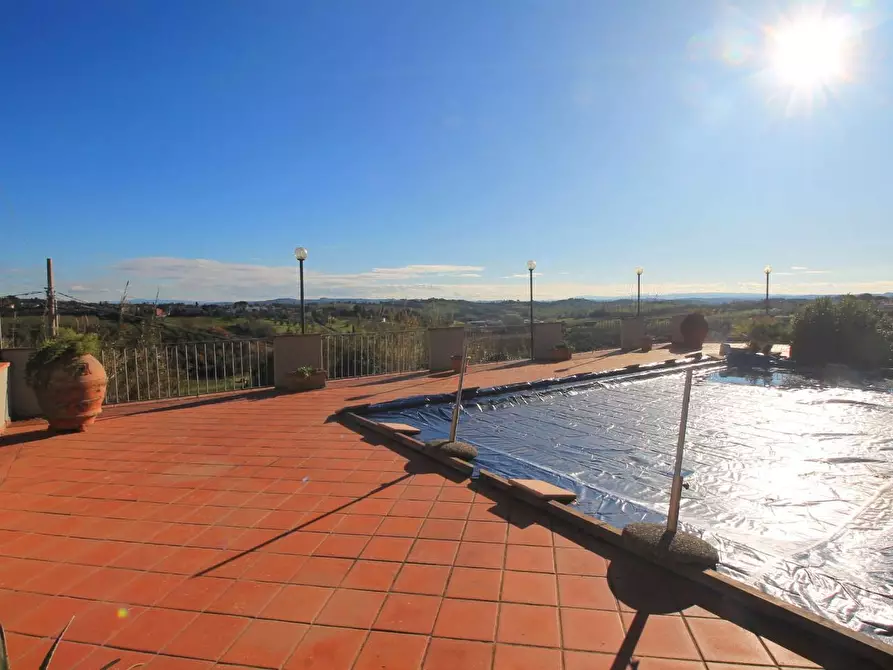 Immagine 45 di Casa colonica in vendita  a Vinci